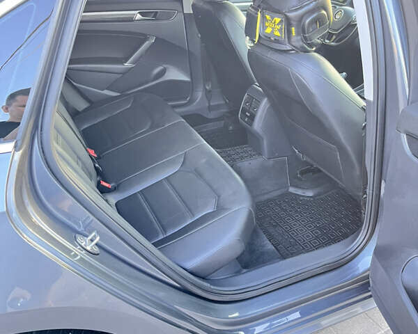 Серый Фольксваген Пассат, объемом двигателя 1.98 л и пробегом 139 тыс. км за 14400 $, фото 16 на Automoto.ua