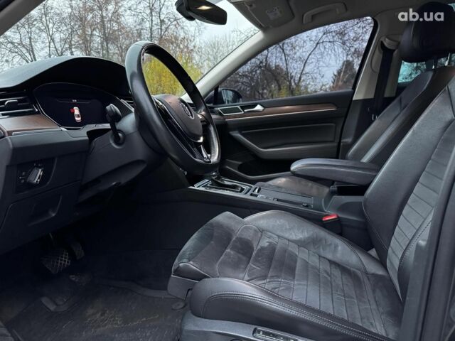 Серый Фольксваген Пассат, объемом двигателя 1.8 л и пробегом 215 тыс. км за 19990 $, фото 31 на Automoto.ua