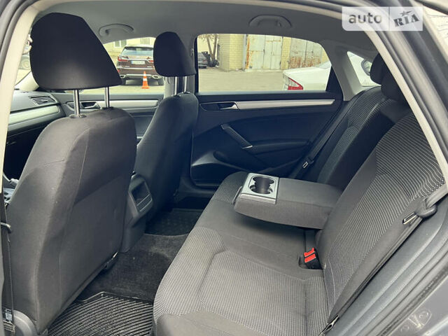 Сірий Фольксваген Пассат, об'ємом двигуна 2 л та пробігом 150 тис. км за 17000 $, фото 33 на Automoto.ua