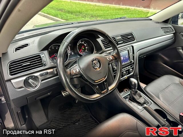 Сірий Фольксваген Пассат, об'ємом двигуна 2 л та пробігом 260 тис. км за 11999 $, фото 6 на Automoto.ua