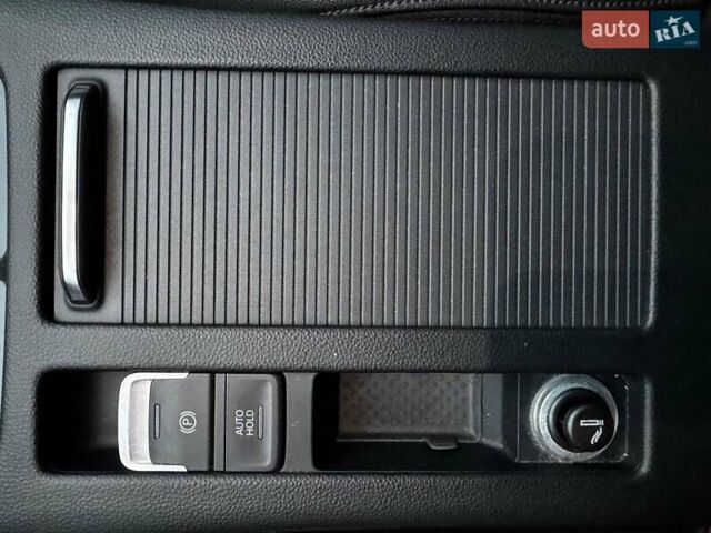 Серый Фольксваген Пассат, объемом двигателя 1.8 л и пробегом 215 тыс. км за 19990 $, фото 36 на Automoto.ua