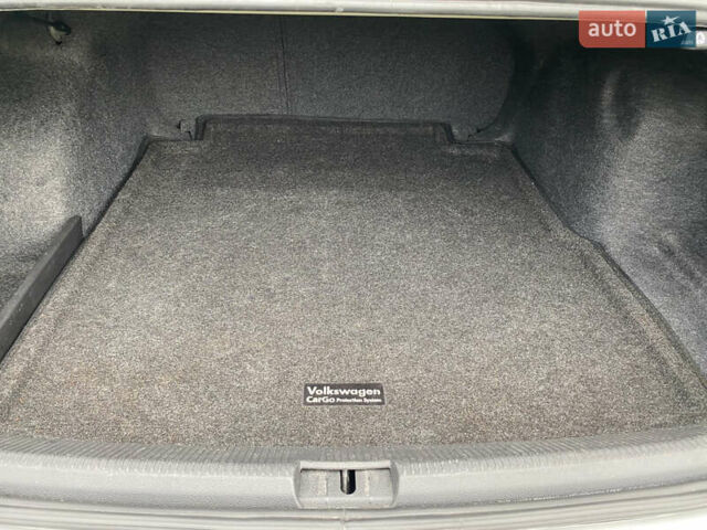 Серый Фольксваген Пассат, объемом двигателя 2 л и пробегом 158 тыс. км за 11900 $, фото 17 на Automoto.ua