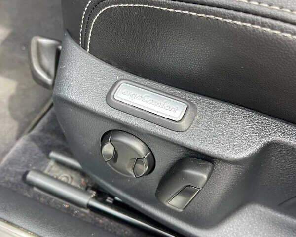 Серый Фольксваген Пассат, объемом двигателя 1.97 л и пробегом 254 тыс. км за 20900 $, фото 18 на Automoto.ua