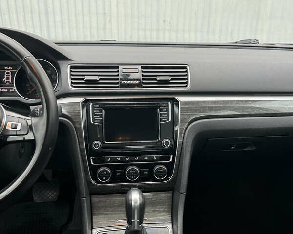 Фольксваген Пассат 2018 в Киеве на Automoto.ua Серый Фольксваген Пассат, объемом двигателя 2 л и пробегом 124 тыс. км за 14300 $, фото 15 на Automoto.ua