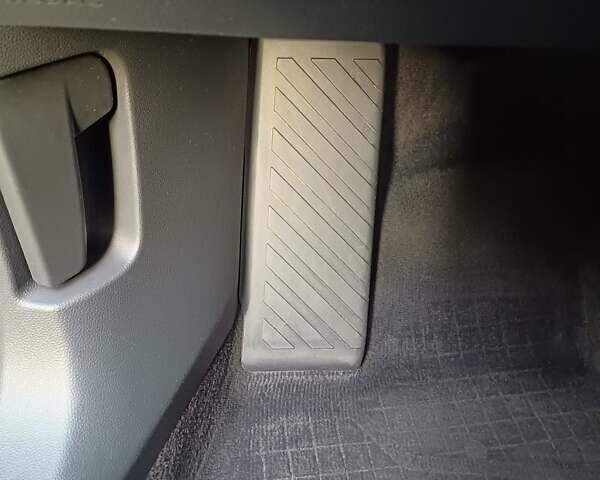 Серый Фольксваген Пассат, объемом двигателя 1.6 л и пробегом 145 тыс. км за 16300 $, фото 21 на Automoto.ua