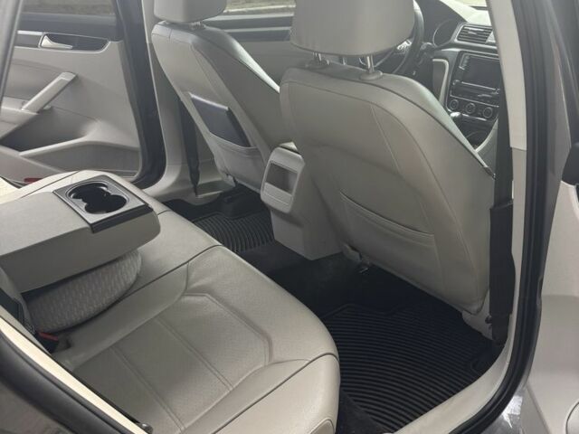 Сірий Фольксваген Пассат, об'ємом двигуна 0 л та пробігом 123 тис. км за 13700 $, фото 9 на Automoto.ua