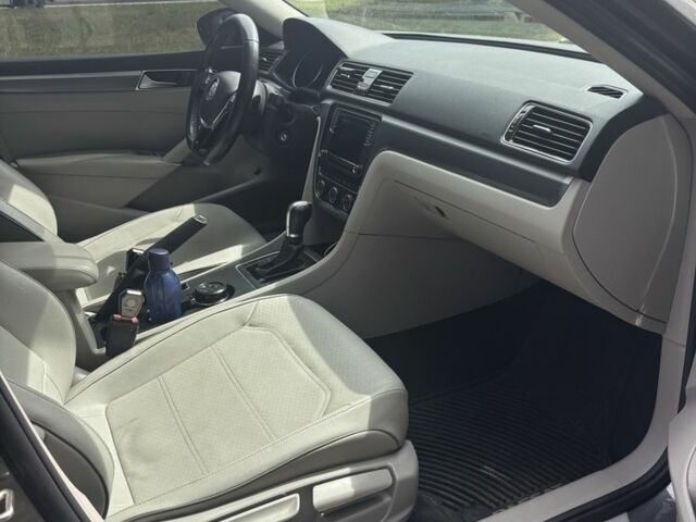 Сірий Фольксваген Пассат, об'ємом двигуна 0 л та пробігом 123 тис. км за 13700 $, фото 8 на Automoto.ua