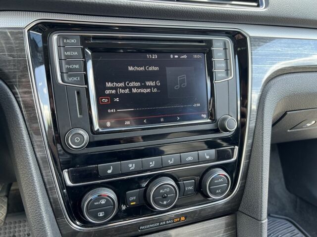 Серый Фольксваген Пассат, объемом двигателя 2 л и пробегом 100 тыс. км за 15700 $, фото 15 на Automoto.ua