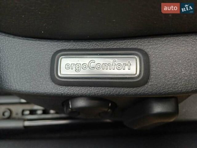 Серый Фольксваген Пассат, объемом двигателя 1.6 л и пробегом 145 тыс. км за 16300 $, фото 49 на Automoto.ua