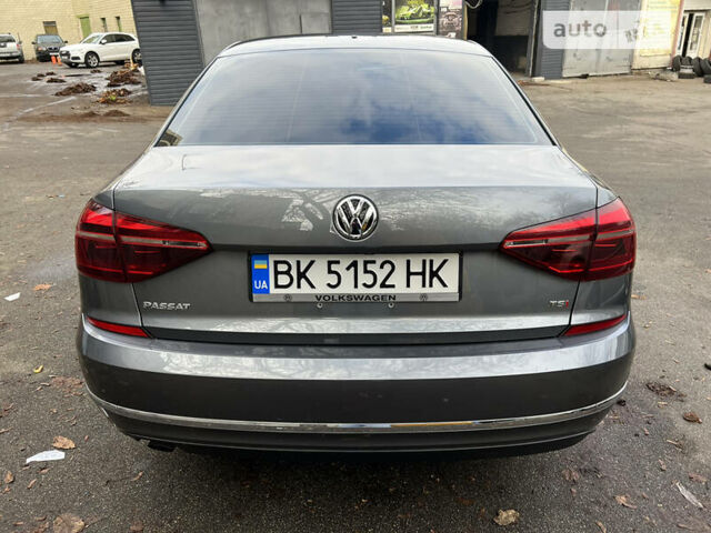 Сірий Фольксваген Пассат, об'ємом двигуна 2 л та пробігом 150 тис. км за 17000 $, фото 43 на Automoto.ua