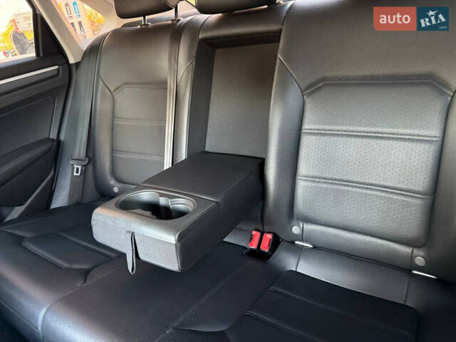 Сірий Фольксваген Пассат, об'ємом двигуна 2 л та пробігом 110 тис. км за 11699 $, фото 9 на Automoto.ua