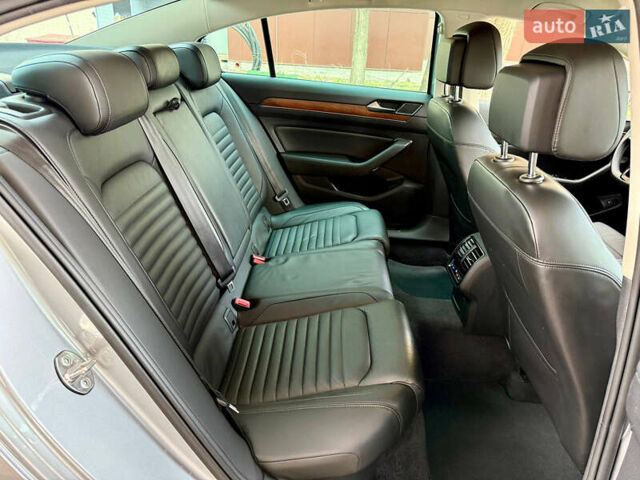 Серый Фольксваген Пассат, объемом двигателя 1.97 л и пробегом 145 тыс. км за 22500 $, фото 36 на Automoto.ua