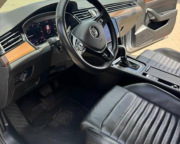 Серый Фольксваген Пассат, объемом двигателя 1.97 л и пробегом 128 тыс. км за 27000 $, фото 12 на Automoto.ua