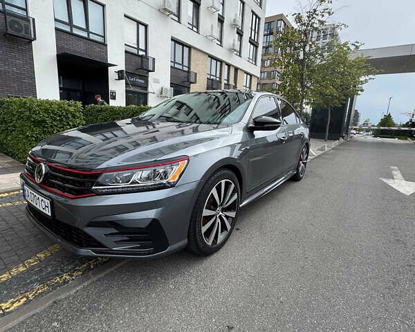 Серый Фольксваген Пассат, объемом двигателя 3.6 л и пробегом 95 тыс. км за 16300 $, фото 3 на Automoto.ua