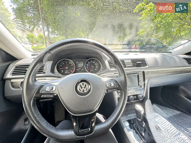 Серый Фольксваген Пассат, объемом двигателя 2 л и пробегом 128 тыс. км за 16590 $, фото 28 на Automoto.ua