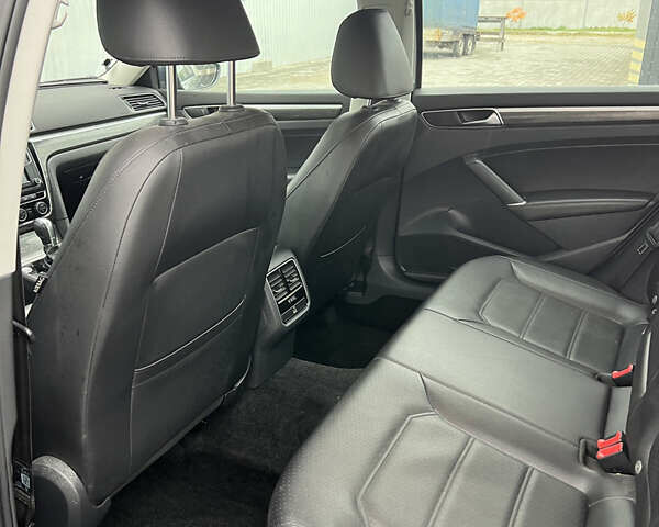 Фольксваген Пассат 2018 в Киеве на Automoto.ua Серый Фольксваген Пассат, объемом двигателя 2 л и пробегом 124 тыс. км за 14300 $, фото 18 на Automoto.ua