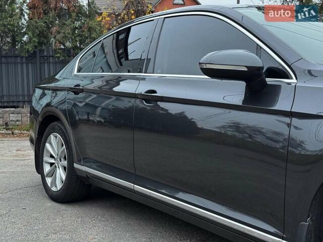 Серый Фольксваген Пассат, объемом двигателя 1.8 л и пробегом 215 тыс. км за 19990 $, фото 9 на Automoto.ua