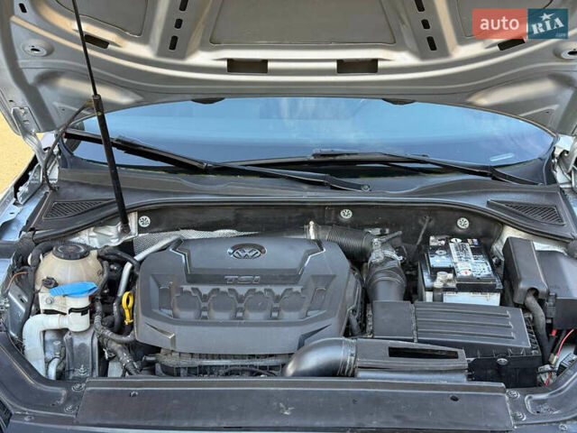 Сірий Фольксваген Пассат, об'ємом двигуна 2 л та пробігом 110 тис. км за 11699 $, фото 10 на Automoto.ua