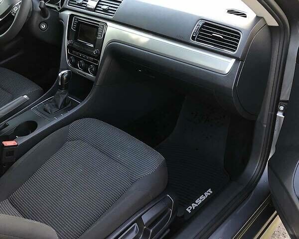 Сірий Фольксваген Пассат, об'ємом двигуна 2 л та пробігом 150 тис. км за 17000 $, фото 62 на Automoto.ua