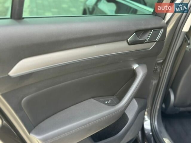 Серый Фольксваген Пассат, объемом двигателя 1.97 л и пробегом 227 тыс. км за 18500 $, фото 13 на Automoto.ua