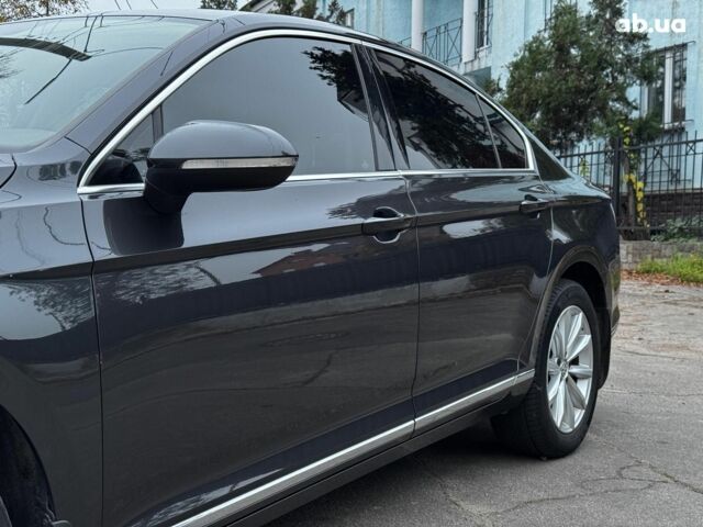 Серый Фольксваген Пассат, объемом двигателя 1.8 л и пробегом 215 тыс. км за 19990 $, фото 9 на Automoto.ua