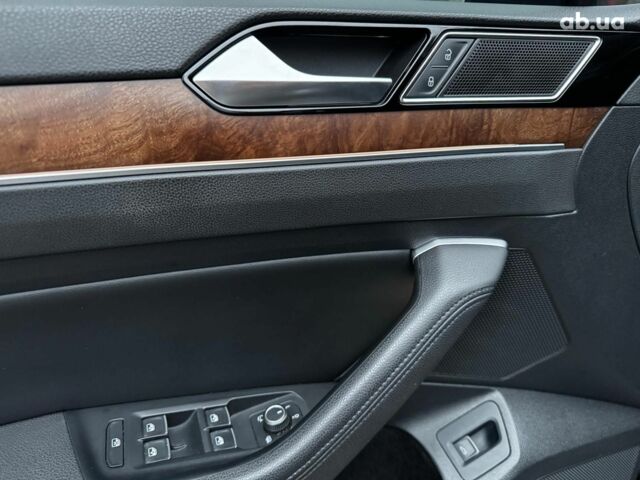 Серый Фольксваген Пассат, объемом двигателя 1.8 л и пробегом 215 тыс. км за 19990 $, фото 29 на Automoto.ua