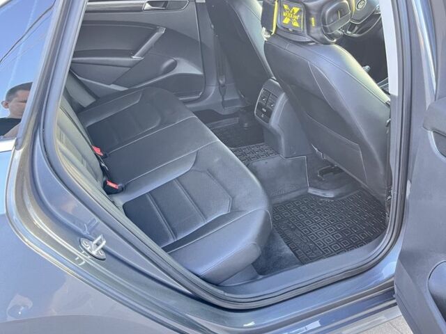 Серый Фольксваген Пассат, объемом двигателя 2 л и пробегом 139 тыс. км за 13500 $, фото 9 на Automoto.ua