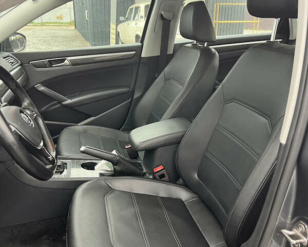 Фольксваген Пассат 2018 в Киеве на Automoto.ua Серый Фольксваген Пассат, объемом двигателя 2 л и пробегом 124 тыс. км за 14300 $, фото 13 на Automoto.ua