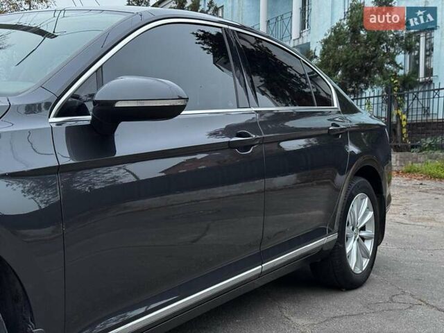 Серый Фольксваген Пассат, объемом двигателя 1.8 л и пробегом 215 тыс. км за 19990 $, фото 8 на Automoto.ua