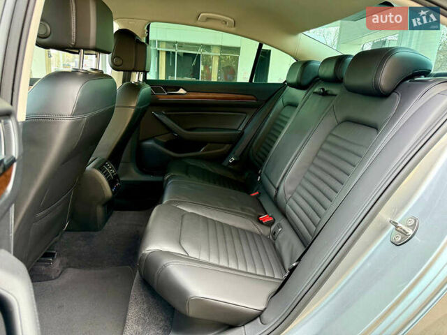 Серый Фольксваген Пассат, объемом двигателя 1.97 л и пробегом 145 тыс. км за 22500 $, фото 27 на Automoto.ua