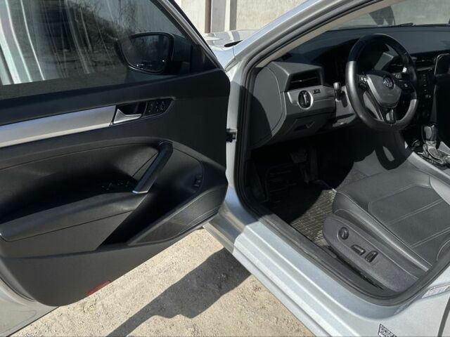 Серый Фольксваген Пассат, объемом двигателя 2 л и пробегом 150 тыс. км за 18500 $, фото 3 на Automoto.ua