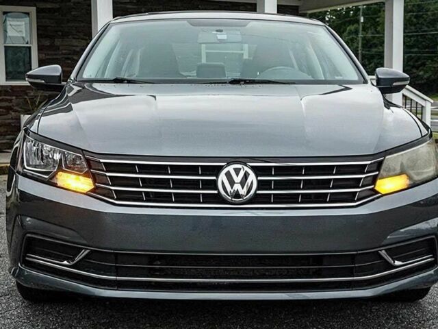 Фольксваген Пассат 2019 в Львове на Automoto.ua Серый Фольксваген Пассат, объемом двигателя 2 л и пробегом 40 тыс. км за 7500 $, фото 1 на Automoto.ua