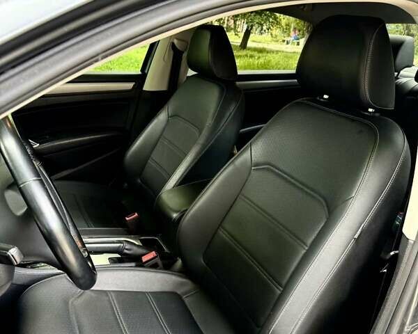 Сірий Фольксваген Пассат, об'ємом двигуна 2 л та пробігом 128 тис. км за 19000 $, фото 12 на Automoto.ua