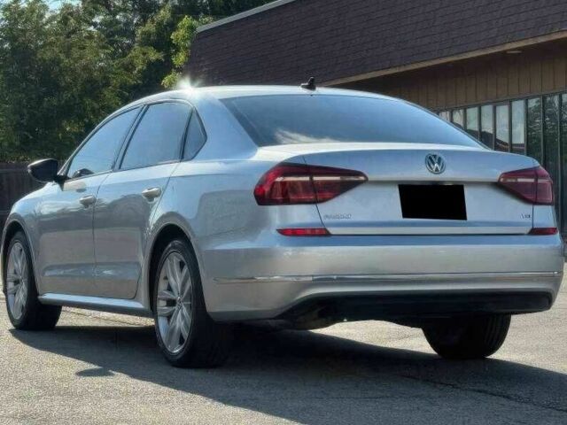 Серый Фольксваген Пассат, объемом двигателя 2 л и пробегом 88 тыс. км за 7900 $, фото 4 на Automoto.ua