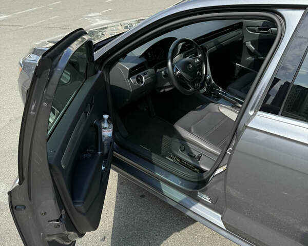 Серый Фольксваген Пассат, объемом двигателя 1.98 л и пробегом 79 тыс. км за 18850 $, фото 3 на Automoto.ua