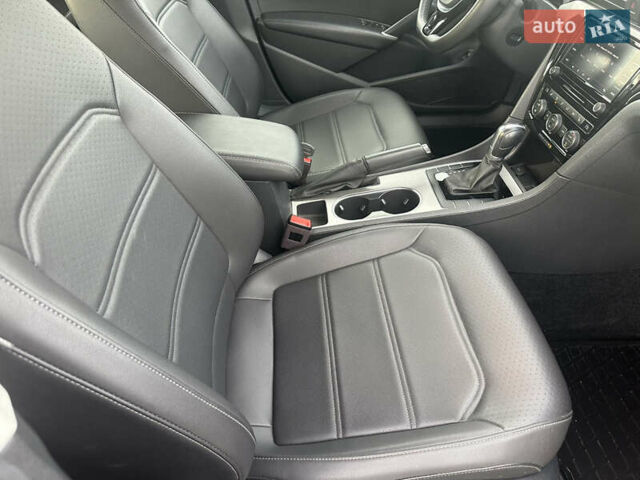 Фольксваген Пассат 2020 в Киеве на Automoto.ua Серый Фольксваген Пассат, объемом двигателя 2 л и пробегом 129 тыс. км за 17999 $, фото 23 на Automoto.ua