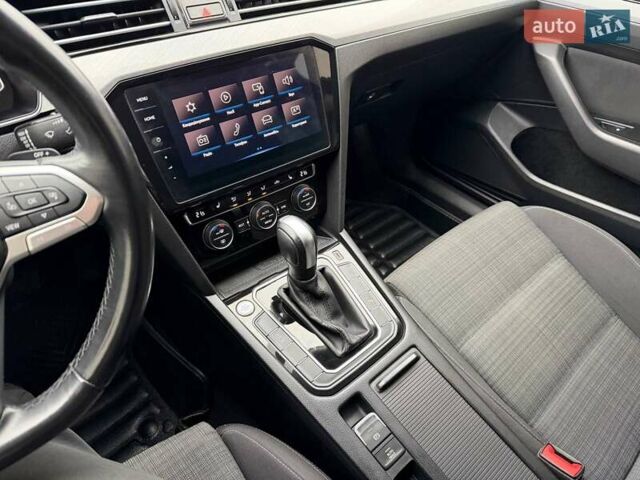 Серый Фольксваген Пассат, объемом двигателя 1.97 л и пробегом 207 тыс. км за 24000 $, фото 110 на Automoto.ua