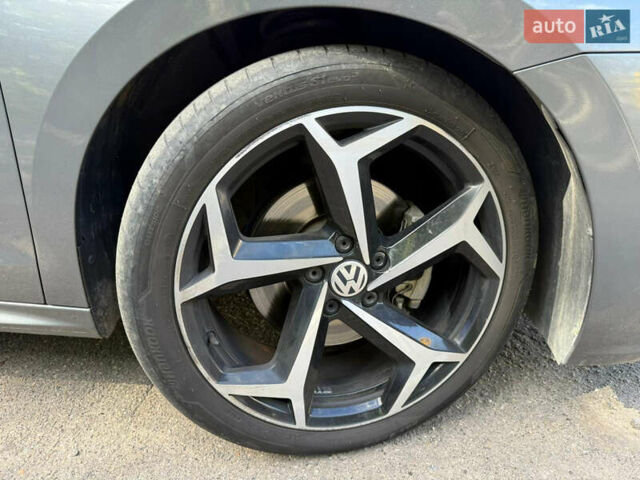 Сірий Фольксваген Пассат, об'ємом двигуна 2 л та пробігом 173 тис. км за 18350 $, фото 3 на Automoto.ua