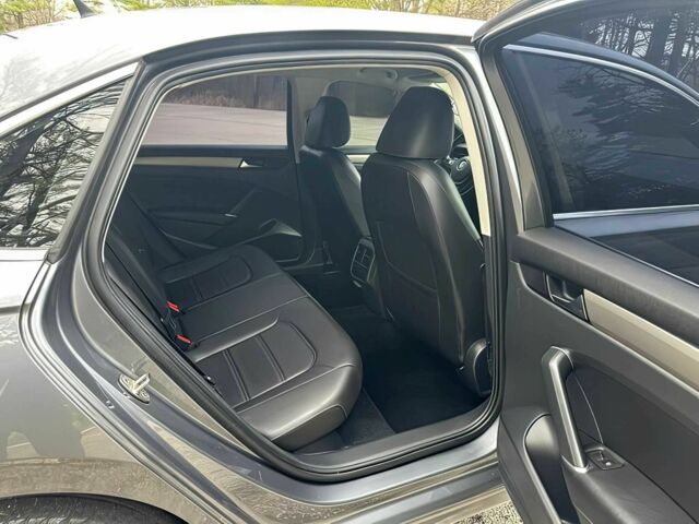 Сірий Фольксваген Пассат, об'ємом двигуна 2 л та пробігом 50 тис. км за 13000 $, фото 12 на Automoto.ua