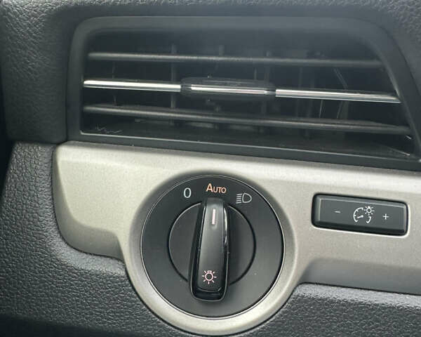 Фольксваген Пассат 2020 в Киеве на Automoto.ua Серый Фольксваген Пассат, объемом двигателя 2 л и пробегом 129 тыс. км за 17999 $, фото 35 на Automoto.ua