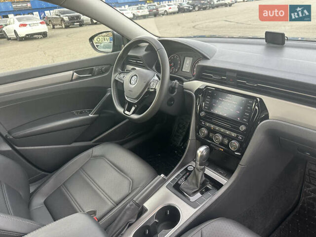 Фольксваген Пассат 2020 в Киеве на Automoto.ua Серый Фольксваген Пассат, объемом двигателя 2 л и пробегом 129 тыс. км за 17999 $, фото 25 на Automoto.ua