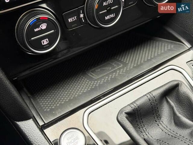 Серый Фольксваген Пассат, объемом двигателя 1.97 л и пробегом 207 тыс. км за 24000 $, фото 129 на Automoto.ua