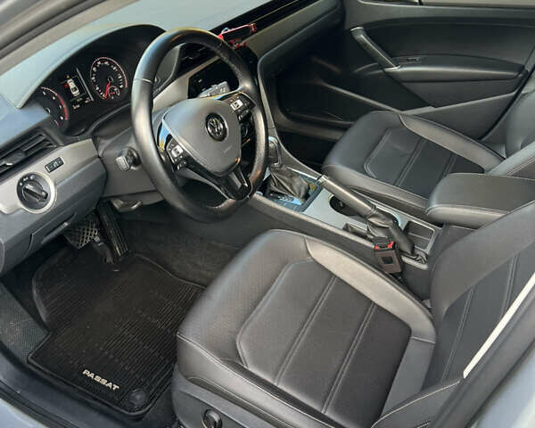 Сірий Фольксваген Пассат, об'ємом двигуна 2 л та пробігом 49 тис. км за 18800 $, фото 16 на Automoto.ua