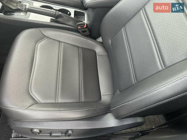 Фольксваген Пассат 2020 в Киеве на Automoto.ua Серый Фольксваген Пассат, объемом двигателя 2 л и пробегом 129 тыс. км за 17999 $, фото 33 на Automoto.ua