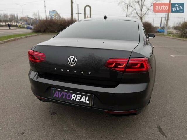 Серый Фольксваген Пассат, объемом двигателя 1.97 л и пробегом 207 тыс. км за 24000 $, фото 50 на Automoto.ua