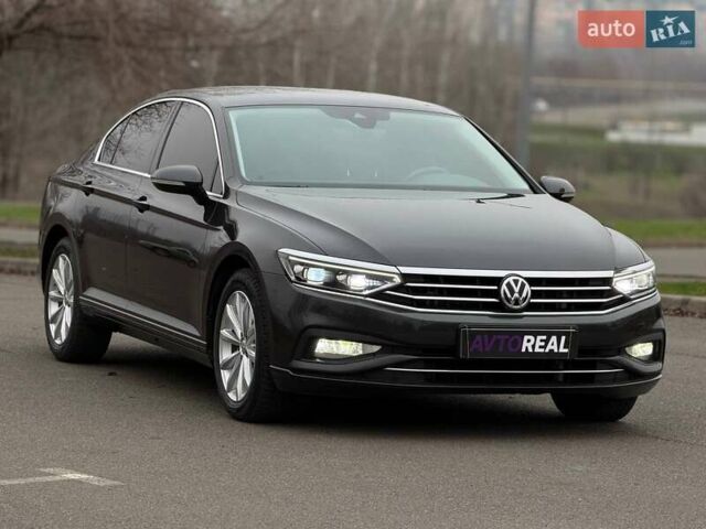 Серый Фольксваген Пассат, объемом двигателя 1.97 л и пробегом 207 тыс. км за 24000 $, фото 17 на Automoto.ua