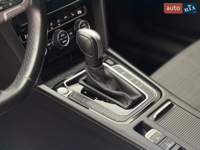 Серый Фольксваген Пассат, объемом двигателя 1.97 л и пробегом 207 тыс. км за 24000 $, фото 82 на Automoto.ua