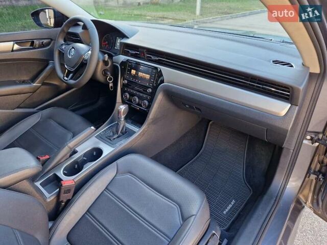 Серый Фольксваген Пассат, объемом двигателя 1.98 л и пробегом 15 тыс. км за 20999 $, фото 61 на Automoto.ua
