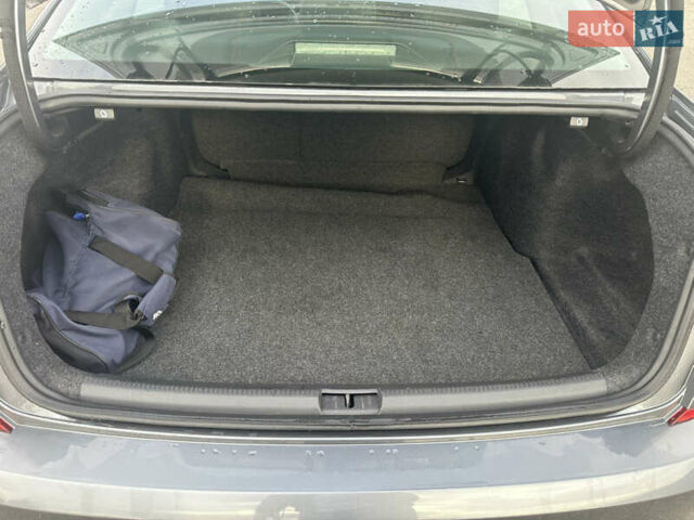 Фольксваген Пассат 2020 в Киеве на Automoto.ua Серый Фольксваген Пассат, объемом двигателя 2 л и пробегом 129 тыс. км за 17999 $, фото 28 на Automoto.ua
