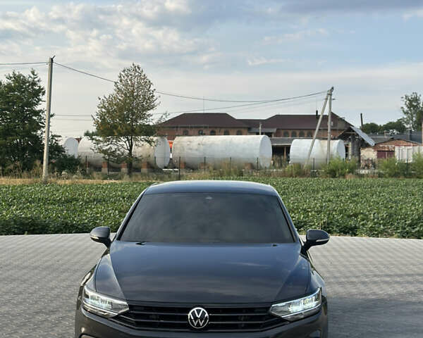 Серый Фольксваген Пассат, объемом двигателя 1.97 л и пробегом 150 тыс. км за 23500 $, фото 1 на Automoto.ua